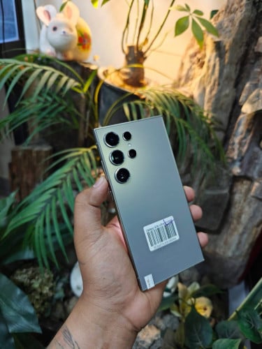 Samsung galaxy S24 Ultra/ram12/512G/(ក្រុមហ៊ុនសុីម2)