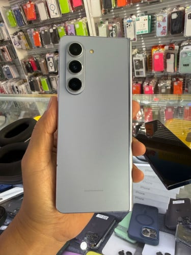Samsung Galaxy ZFold 5 1TGB ក្រុមហ៊ុន ( Look like new)