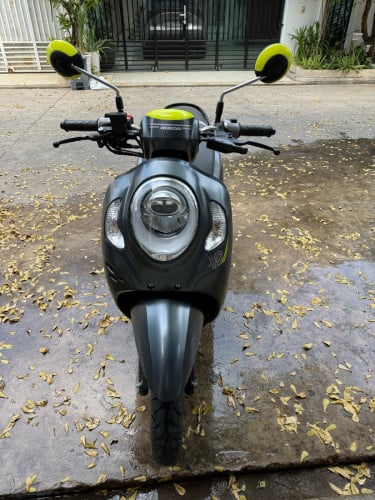 Scoopy 2022 smart key 9000km zin