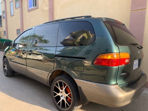 Sienna 98ឡានស្អាតលេងរួច ម៉ានសុិន ទំលាក់ពីទូ