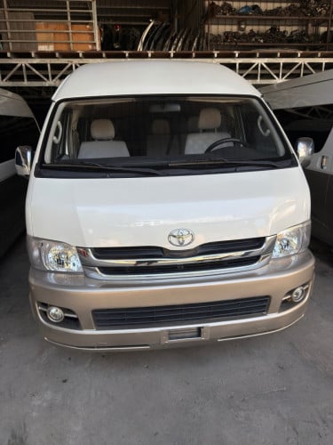 Toyota Hiace 2010