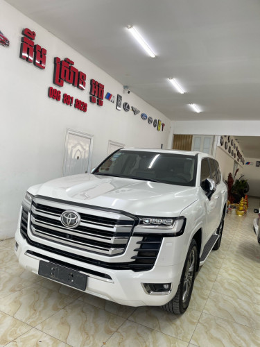 TOYOTA LAND CRUISER ZX 2023