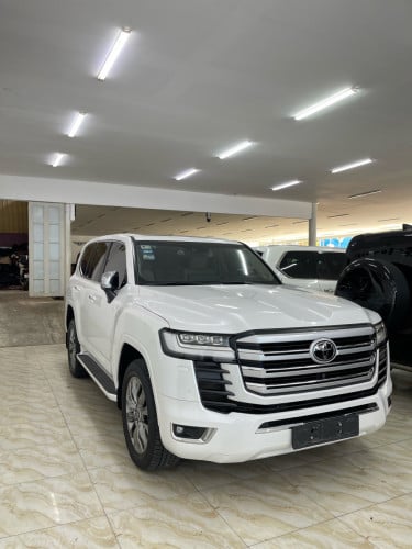TOYOTA LAND CRUISER ZX 2023