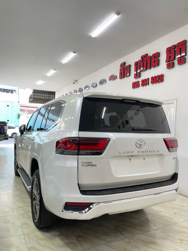 TOYOTA LAND CRUISER ZX 2023