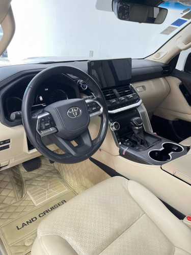 TOYOTA LAND CRUISER ZX 2023