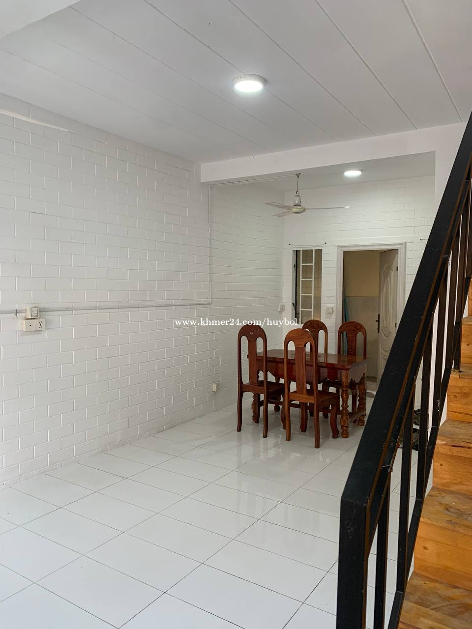 ផ្ទះលក់ ជិតប្រលានថ្មី