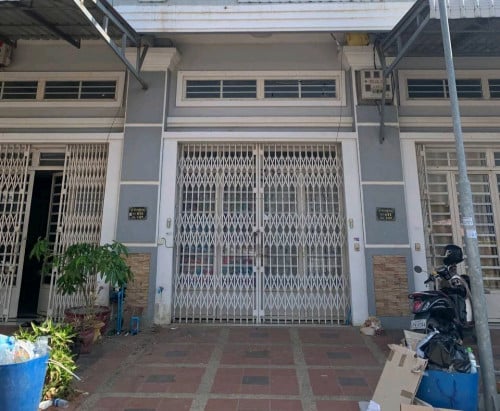 ផ្ទះល្វែង ក្នុងបុរី វិមានភ្នំពេញ (ស្វាយប៉ាក) ត្រូវការលក់បន្ទាន់ខ្លាំង