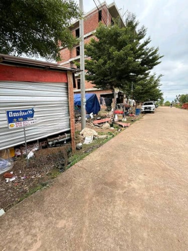 ដីលក់ សម្រាប់អ្នកមានលុយសល់អាចទិញទុកបាន បន្តិចទៀតឡើងថ្លៃខ្លាំង។