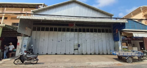 ឃ្លាំងជួលនៅអូរបែកក្អម ជិតផ្លូវ ២០០៤ !