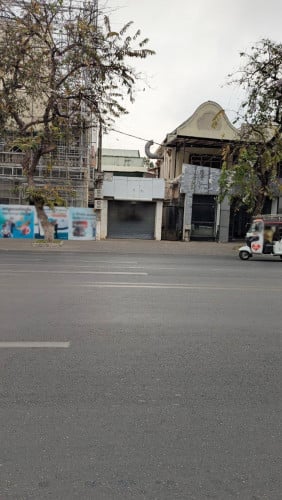 ហាងជួលលើផ្លូវធំដូនពេញ