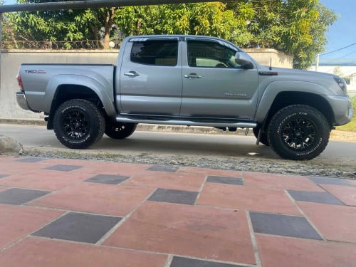 ឡានលក់តម្លៃក្រោមួីផ្សារ