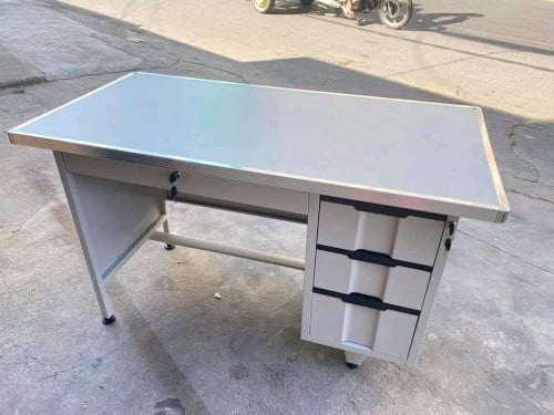 តុដែកបុគ្គលឹក