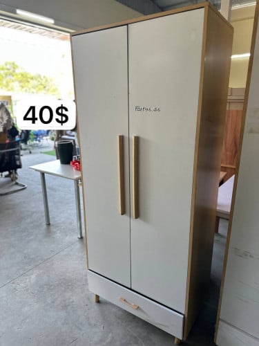 ទូរខោអាវ