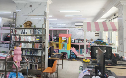 អគារការិយាល័យកែង ត្រូវការលក់បន្ទាន់