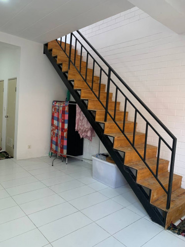 ផ្ទះលក់ ជិតប្រលានថ្មី