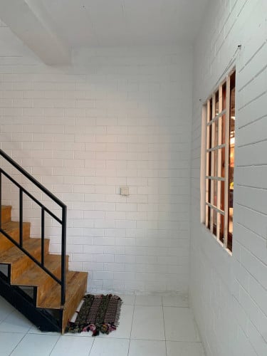 ផ្ទះលក់ ជិតប្រលានថ្មី