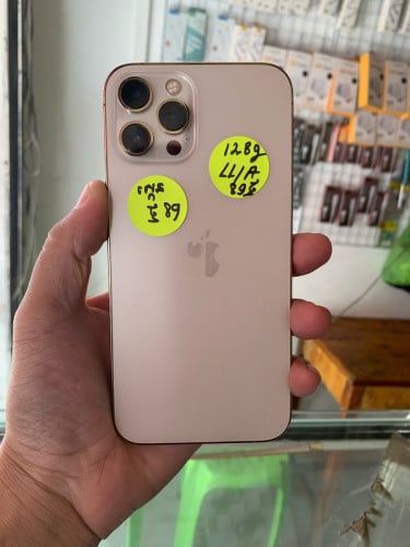 ទូរស័ព្ទ​ស្អាត​ អេក្រង់​សុីន​