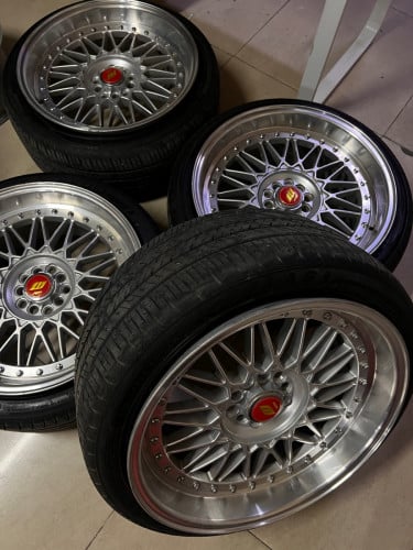 យ៉ាន់ 18 /9J Pruis CT200h