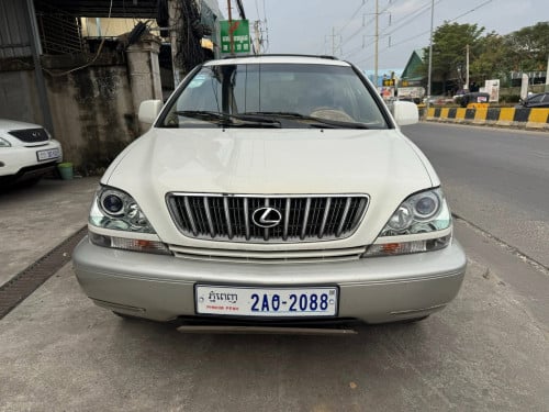 អេមហា៎ឆ្នាំ2002_ប៉ុង1_ពណ៍សកាំម៉ៃ_ក្នុងលឿងដោះគោ_ថ្មីលះRx300