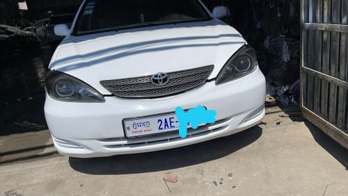 ឡានលក់ឆ្នាំ2002LEABSកៅចុចក្នុងលឿង