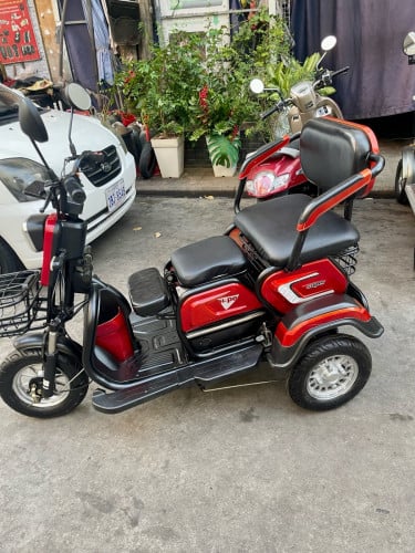 កង់បីអាគុយ នៅថ្មីស្អាត អាគុយនៅថ្មីល្អ 290$