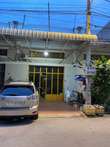 ផ្ទះជួលល្វែងមាន3បន្ទប់គេងនៅច្បារអំពៅបូរីជ្រោយបាសាក់