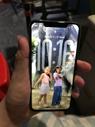 លក់ iPhone 11 Pro Max 64GB អេក្រង់ថ្មី ជាប់ iCloud ប្រើបាន