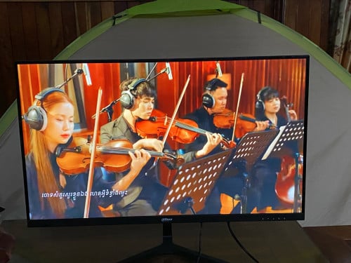 លក់LED Monitor full HD 27អុីងមានspeaker ថ្មី99%