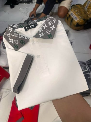 អាវយឺតកបើក ដៃខ្លី សាច់មត់ទន់ត្រជាក ប្រេនLV មាន3 ពណ៌ដូចរូបលេខ M l xl xxl (50kg-90kg)