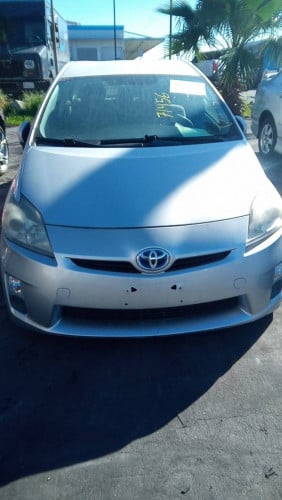 លក់Prius 2013 options 3 plus-in ឡានកាលី សាងបាន