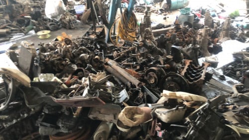 លក់គ្រឿងឡាន ចាស់ៗ មានខូចខ្លះ ថ្មីខ្លះ☺️