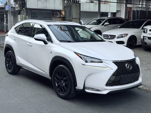 2015 LEXUS NX 200t Luxury 3ប៉ូតុង ( ក្រដាសពន្ធ )