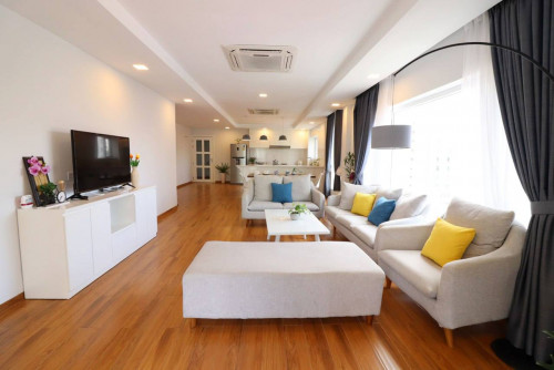 Beautiful Rustic 3 bedrooms In BKK1