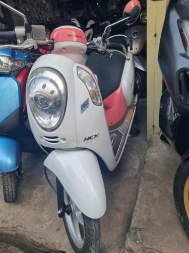 Honda Scoopy 2015 900$