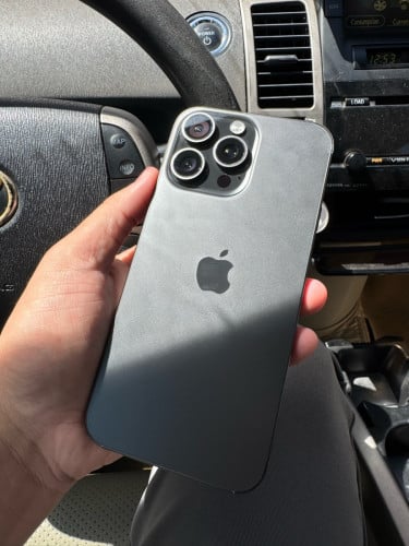 iPhone 15Pro Max 256GB សំណុំហ្សុីន ជាប់ពពក នៅថ្មី 99%​ ថ្មសាក់ទេីបបាន 200ដងបន្តិច