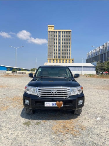 Land Cruiser 2013 Full Option VIP V8 ម៉ាស៊ូត ម្ចាស់ដើមទី1