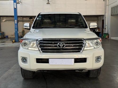 Land Cruiser GXR 2013 ម៉ាស៊ូត