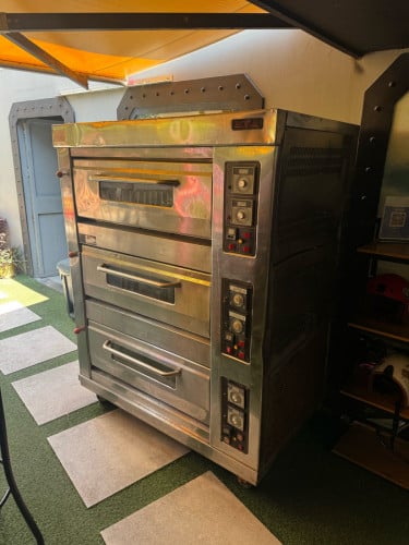 Large 3 level gas oven