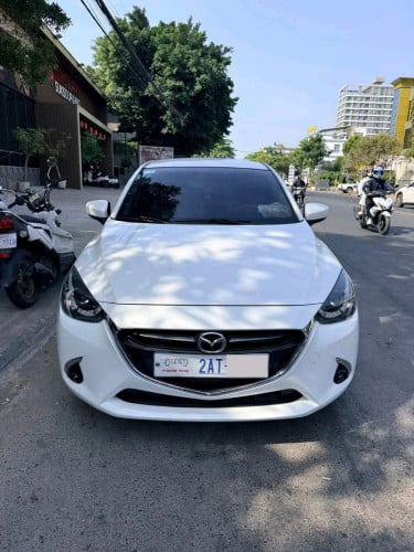 Mazda 2 2018 Full option