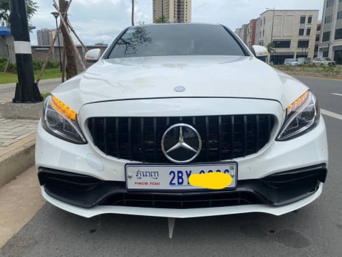 Mercedes-Benz​ ​C300 2015 អ្នក​ប្រើ​