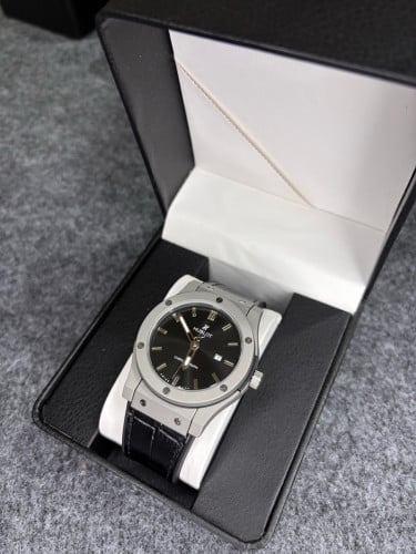 Model Hublot  ⌚️តម្លៃពេញ 75$ ចុះសល់ត្រឹម 43$