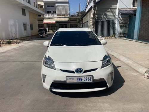 Prius year 2012 option 3 (Plug-In) សកាំម៉ៃ