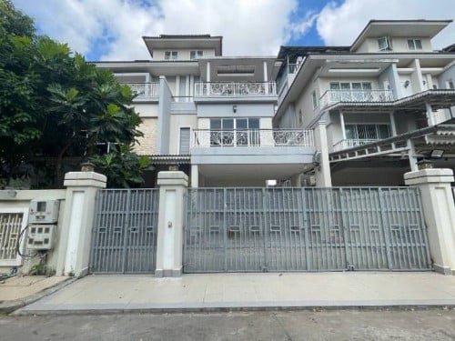 Single Queen Villa for rent