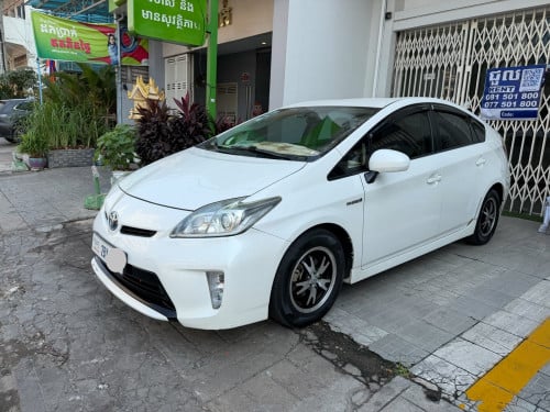 Toyota Prius 2013 option 3 ម្ចាស់ដើម