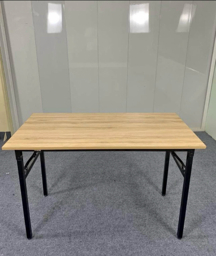 តុជើងបត់ តុអង្គុយរៀនរឺធ្វើការ