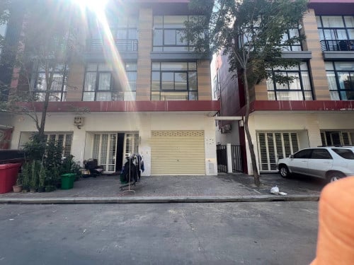 ផ្ទះសម្រាប់ជួលបុរីប៉េងហួតបឹងស្នោរ