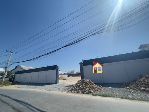 មានឃ្លាំងទំហំធំសំរាបជួល នៅក្បែរបុរីពិភពថ្មីចំការដូង