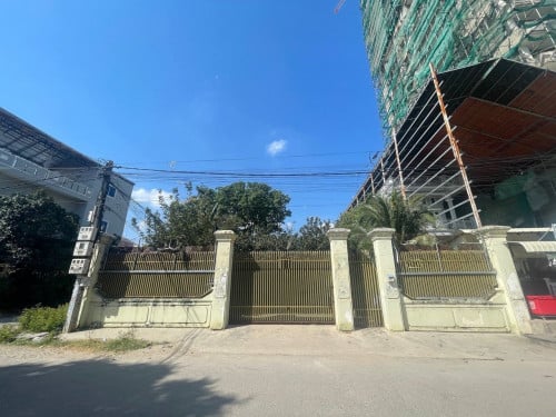 ដីកែងសំរាបលក់បន្ទាន់ ទីតាំងក្បែរផ្សារចំការដូង ចុះពីផ្លូវព្រៃសបន្តិច