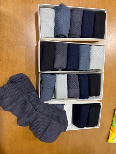 ស្រោមជើងលាងស្តុកសល់តែ៤ប្រអប់