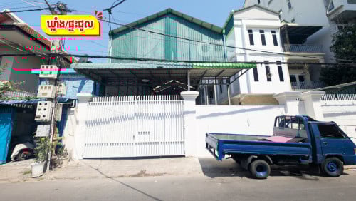 ឃ្លាំងនឹងផ្ទះជួល ជិតស្តុបូកគោ